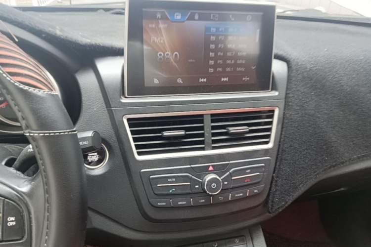 Used Bestune X40 2018 Internet Celebrity Edition 1.6L Manual Luxury Version Audio And AC Panel