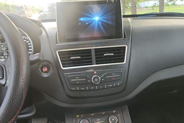 Used Bestune X40 2018 Internet Celebrity Edition 1.6L Automatic Luxury Version Audio And AC Panel