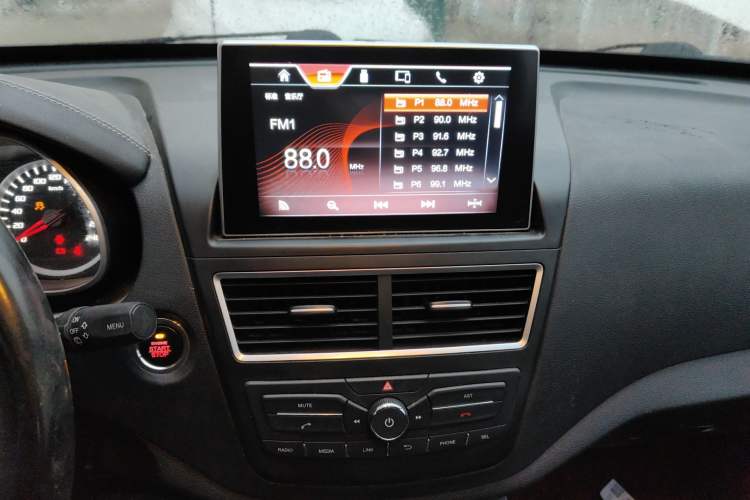 Used Bestune X40 2018 Internet Celebrity Edition 1.6L Manual Luxury Version Audio And AC Panel