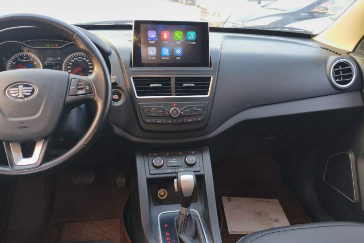 Used Bestune X40 2018 Internet Celebrity Edition 1.6L Automatic Luxury Version Audio And AC Panel