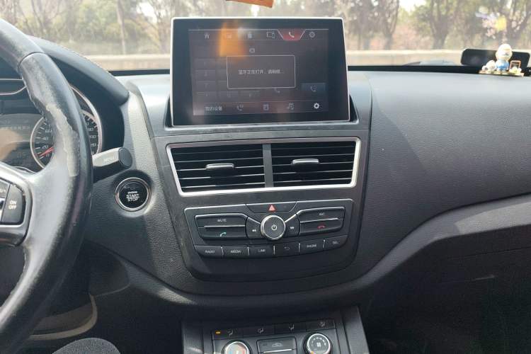 Used Bestune X40 2018 Internet Celebrity Edition 1.6L Automatic Luxury Version Audio And AC Panel