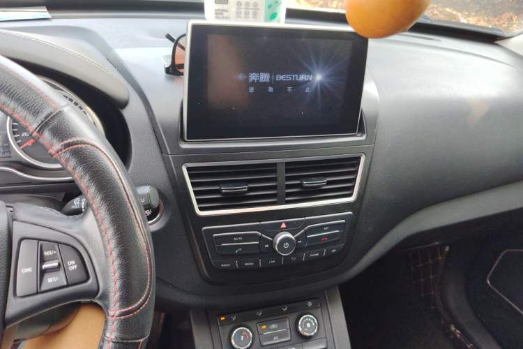 Used Bestune X40 2018 Internet Celebrity Edition 1.6L Automatic Luxury Version Audio And AC Panel