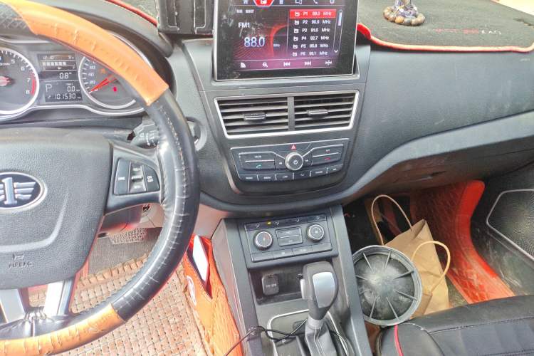 Used Bestune X40 2018 Internet Celebrity Edition 1.6L Automatic Luxury Version Audio And AC Panel