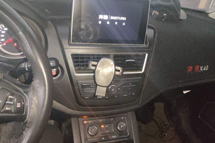 Used Bestune X40 2018 Internet Celebrity Edition 1.6L Manual Luxury Version Audio And AC Panel