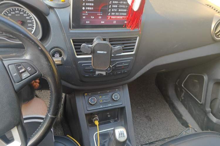 Used Bestune X40 2018 Internet Celebrity Edition 1.6L Manual Luxury Version Audio And AC Panel