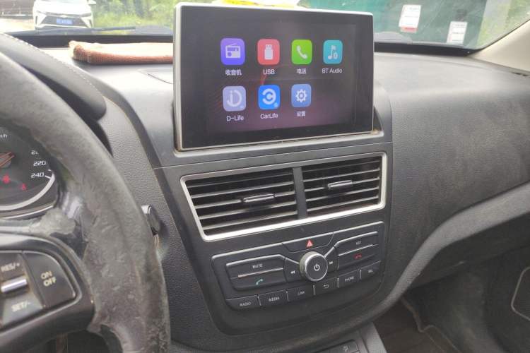 Used Bestune X40 2018 Internet Celebrity Edition 1.6L Automatic Luxury Version Audio And AC Panel
