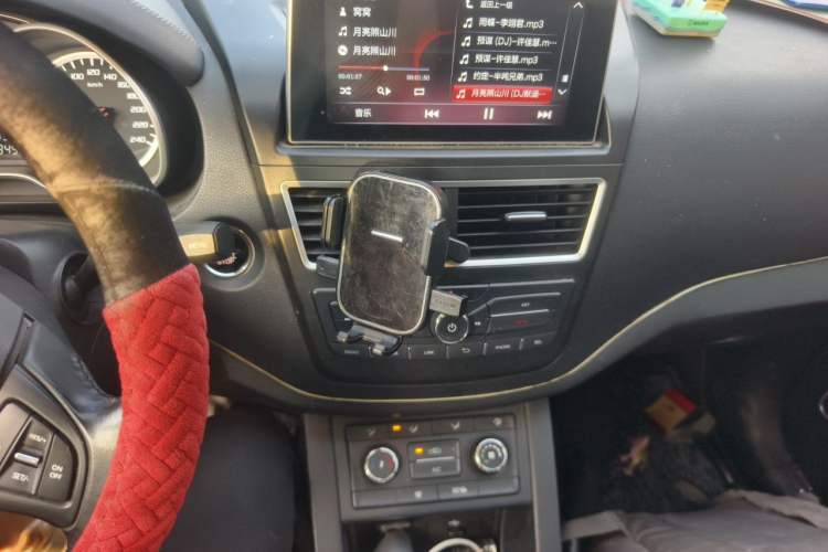 Used Bestune X40 2018 Internet Celebrity Edition 1.6L Manual Luxury Version Audio And AC Panel