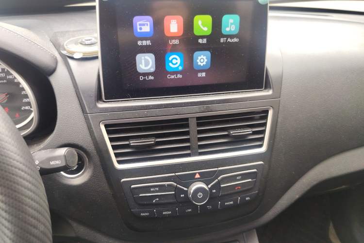 Used Bestune X40 2018 Internet Celebrity Edition 1.6L Automatic Luxury Version Audio And AC Panel
