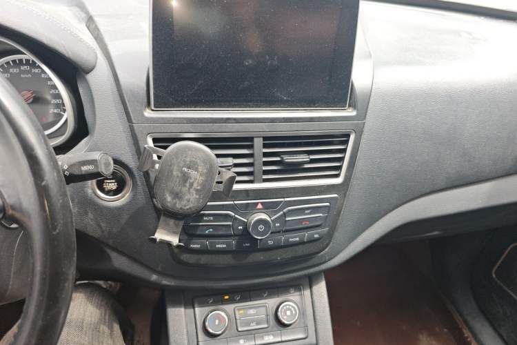 Used Bestune X40 2018 Internet Celebrity Edition 1.6L Manual Connected Smart Cool Type Audio And AC Panel