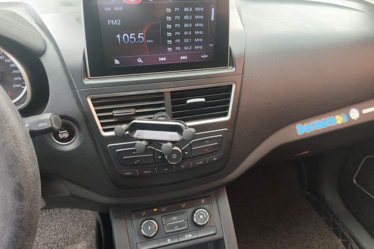 Used Bestune X40 2018 Internet Celebrity Edition 1.6L Manual Luxury Version Audio And AC Panel