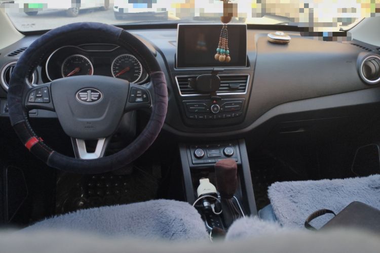 Used Bestune X40 2018 Internet Celebrity Edition 1.6L Automatic Connected Smart Cool Type Center Console