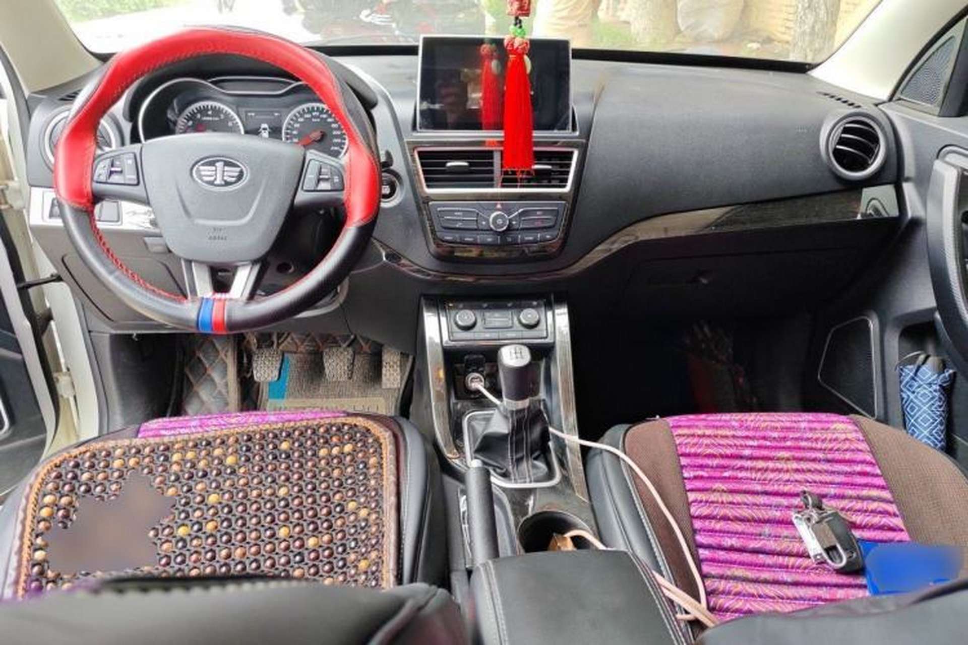 Used Bestune X40 2018 Internet Celebrity Edition 1.6L Manual Connected Smart Cool Type Center Console