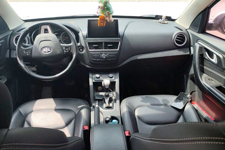 Used Bestune X40 2018 Internet Celebrity Edition 1.6L Automatic Luxury Version Center Console