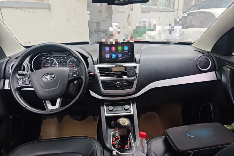 Used Bestune X40 2018 Internet Celebrity Edition 1.6L Automatic Luxury Version Center Console