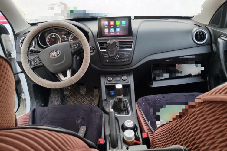 Used Bestune X40 2018 Internet Celebrity Edition 1.6L Manual Luxury Version Center Console