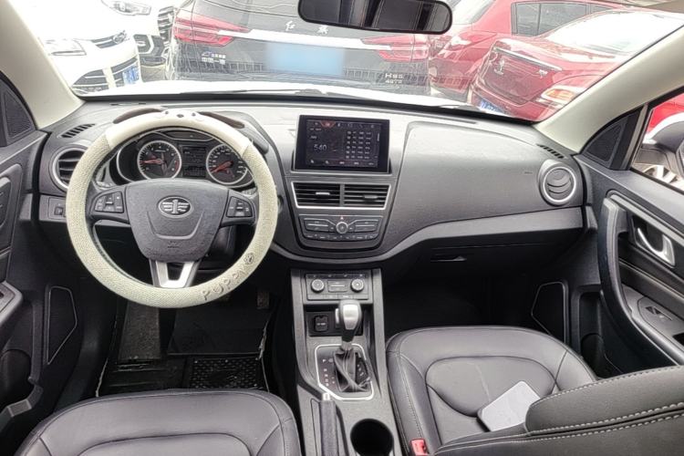 Used Bestune X40 2018 Internet Celebrity Edition 1.6L Automatic Luxury Version Center Console