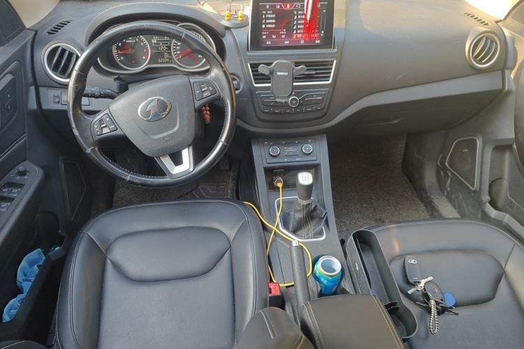Used Bestune X40 2018 Internet Celebrity Edition 1.6L Manual Luxury Version Center Console