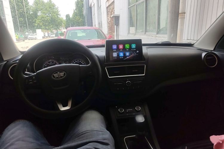 Used Bestune X40 2018 Internet Celebrity Edition 1.6L Manual Comfort Version Center Console