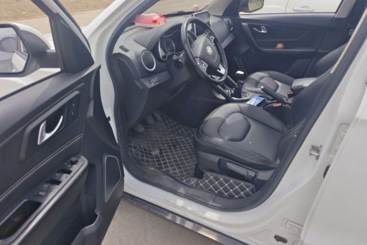 Used Bestune X40 2018 Internet Celebrity Edition 1.6L Manual Luxury Version Driver Seat