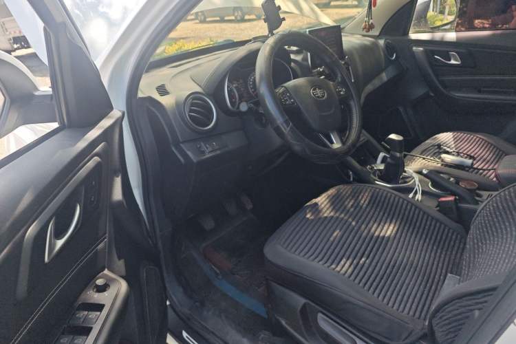 Used Bestune X40 2018 Internet Celebrity Edition 1.6L Manual Luxury Version Driver Seat