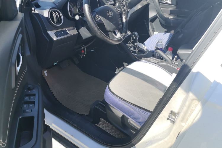 Used Bestune X40 2018 Internet Celebrity Edition 1.6L Automatic Luxury Version Driver Seat