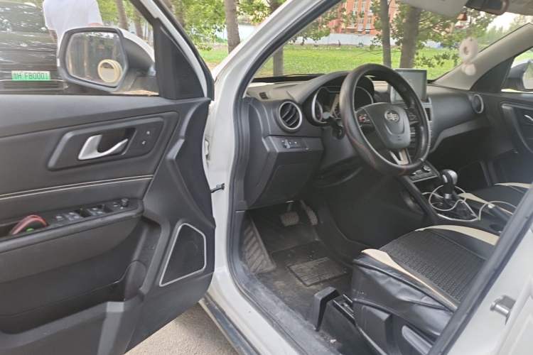 Used Bestune X40 2018 Internet Celebrity Edition 1.6L Automatic Luxury Version Driver Seat