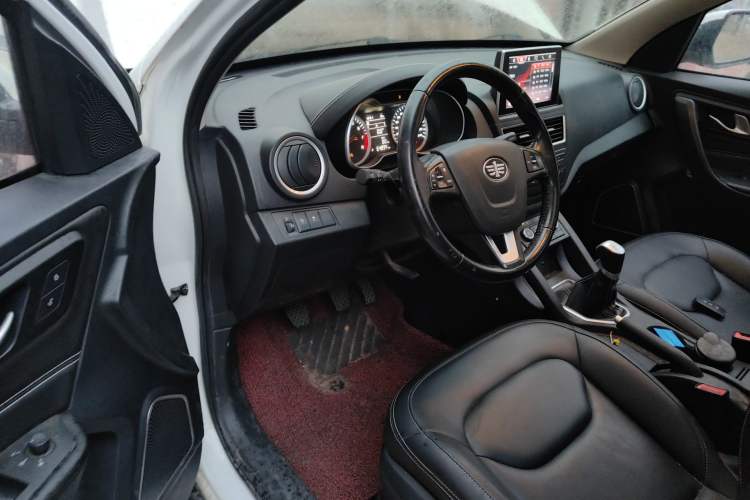 Used Bestune X40 2018 Internet Celebrity Edition 1.6L Manual Luxury Version Driver Seat