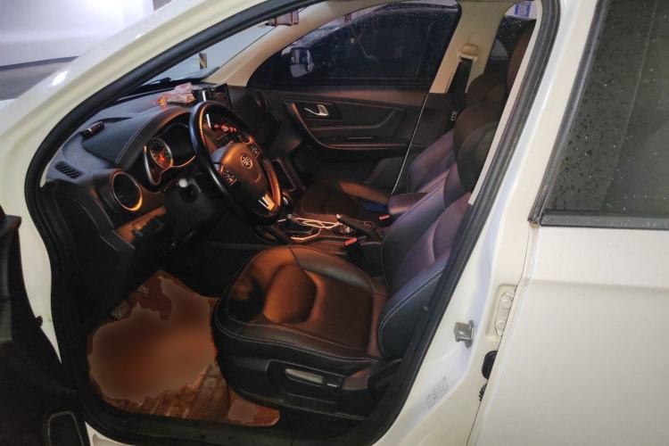 Used Bestune X40 2018 Internet Celebrity Edition 1.6L Automatic Luxury Version Driver Seat