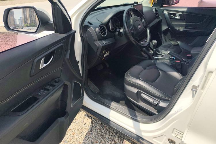 Used Bestune X40 2018 Internet Celebrity Edition 1.6L Automatic Luxury Version Driver Seat