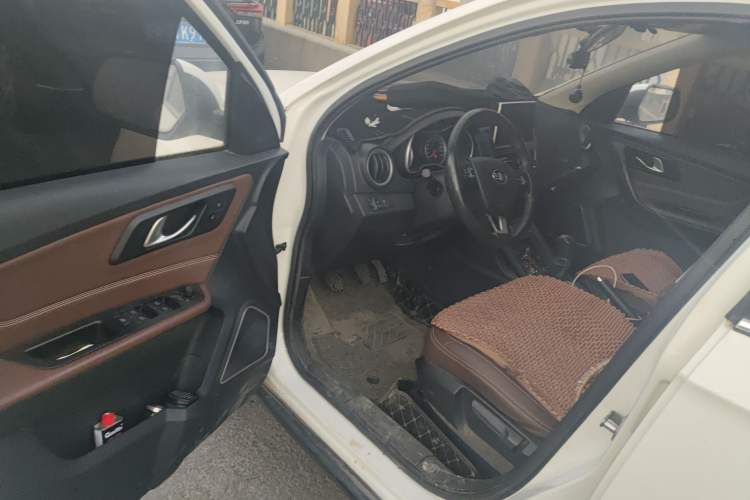 Used Bestune X40 2018 Internet Celebrity Edition 1.6L Manual Luxury Version Driver Seat