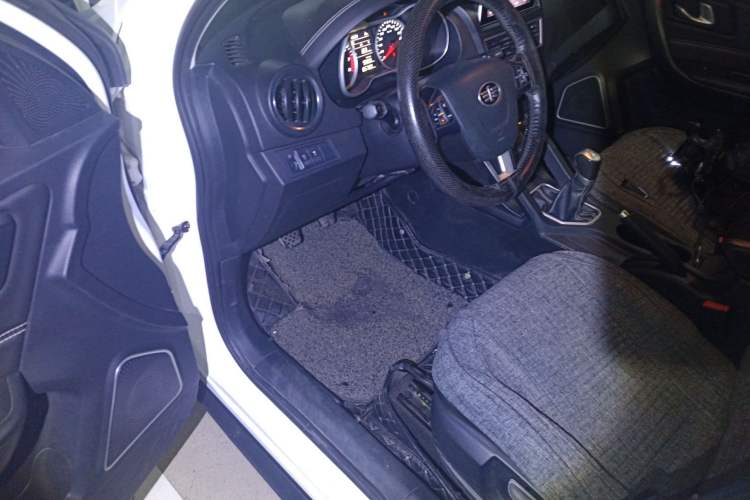 Used Bestune X40 2018 Internet Celebrity Edition 1.6L Manual Luxury Version Driver Seat