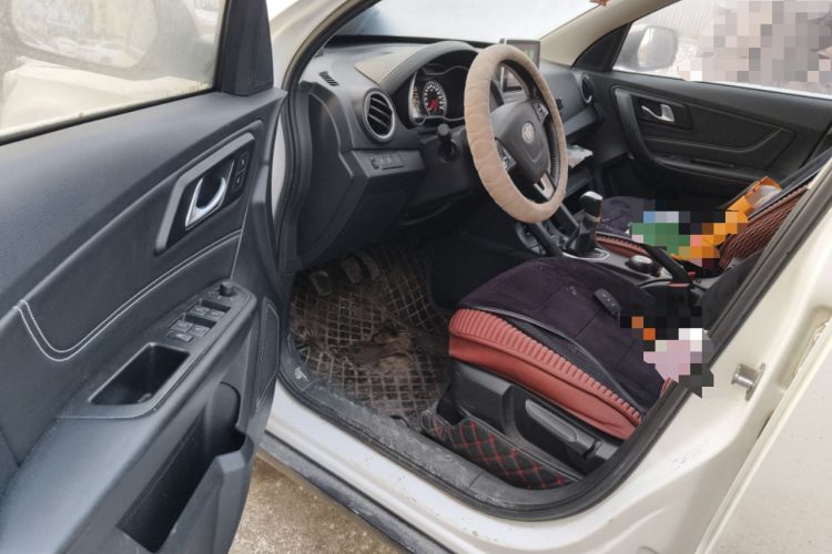 Used Bestune X40 2018 Internet Celebrity Edition 1.6L Manual Luxury Version Driver Seat