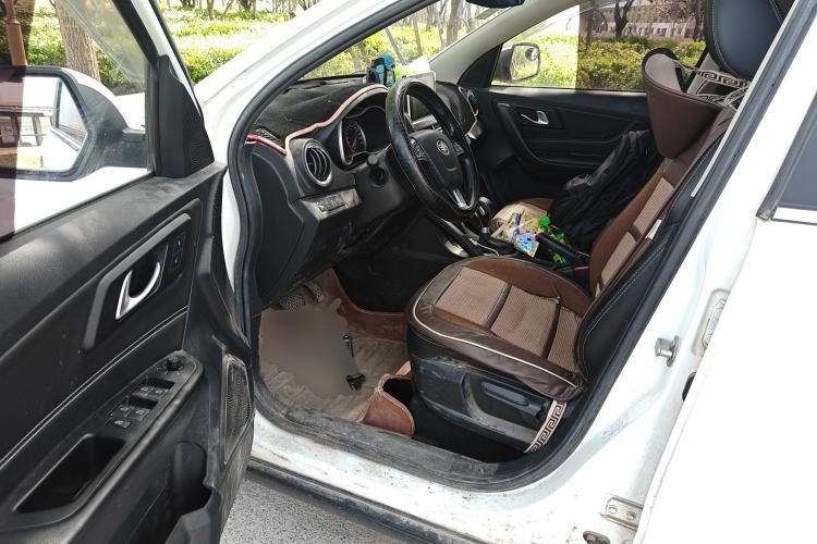Used Bestune X40 2018 Internet Celebrity Edition 1.6L Automatic Luxury Version Driver Seat