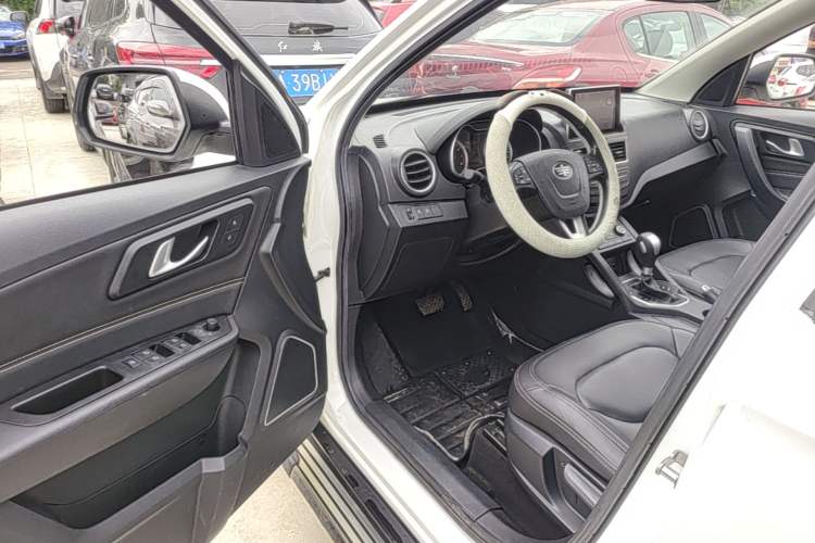 Used Bestune X40 2018 Internet Celebrity Edition 1.6L Automatic Luxury Version Driver Seat