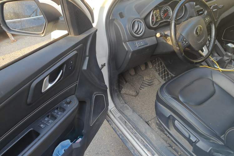 Used Bestune X40 2018 Internet Celebrity Edition 1.6L Manual Luxury Version Driver Seat