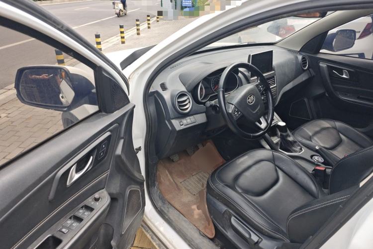 Used Bestune X40 2018 Internet Celebrity Edition 1.6L Manual Connected Smart Cool Type Driver Seat