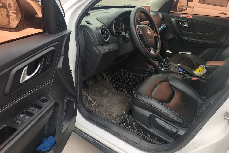 Used Bestune X40 2018 Internet Celebrity Edition 1.6L Manual Luxury Version Driver Seat