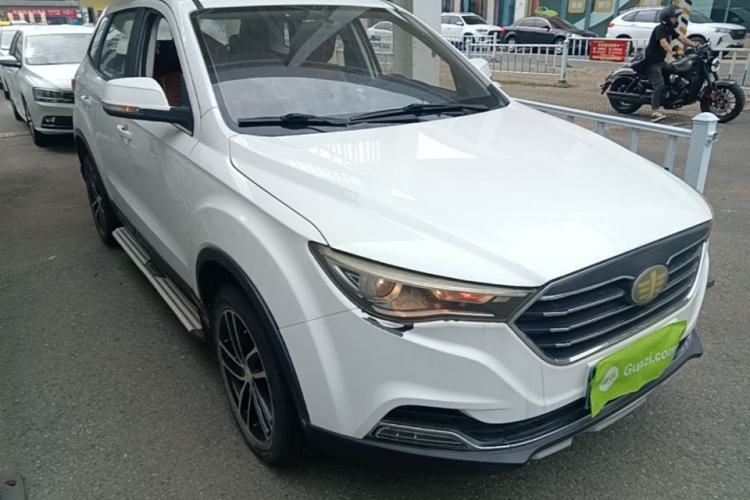 Used Bestune X40 2018 Internet Celebrity Edition 1.6L Manual Luxury Version Front Right 45 Deg