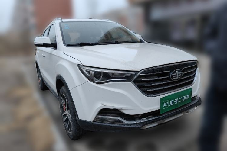 Used Bestune X40 2018 Internet Celebrity Edition 1.6L Manual Luxury Version Front Right 45 Deg