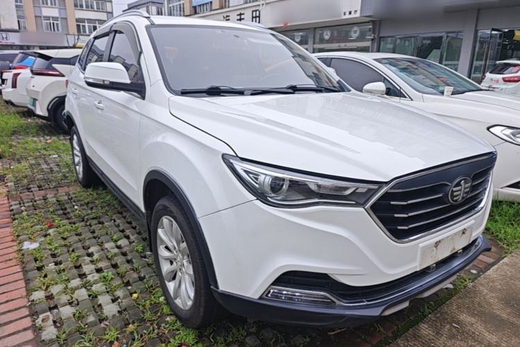 Used Bestune X40 2018 Internet Celebrity Edition 1.6L Manual Comfort Version Front Right 45 Deg