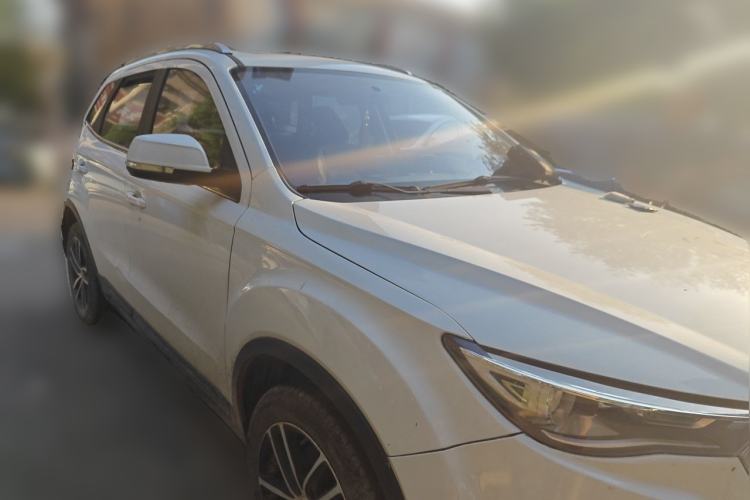 Used Bestune X40 2018 Internet Celebrity Edition 1.6L Manual Luxury Version Front Right 45 Deg