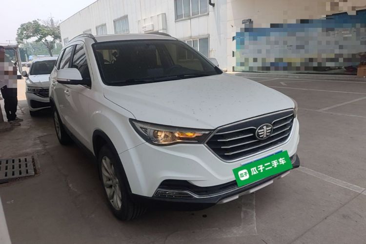 Used Bestune X40 2018 Internet Celebrity Edition 1.6L Manual Comfort Version Front Right 45 Deg