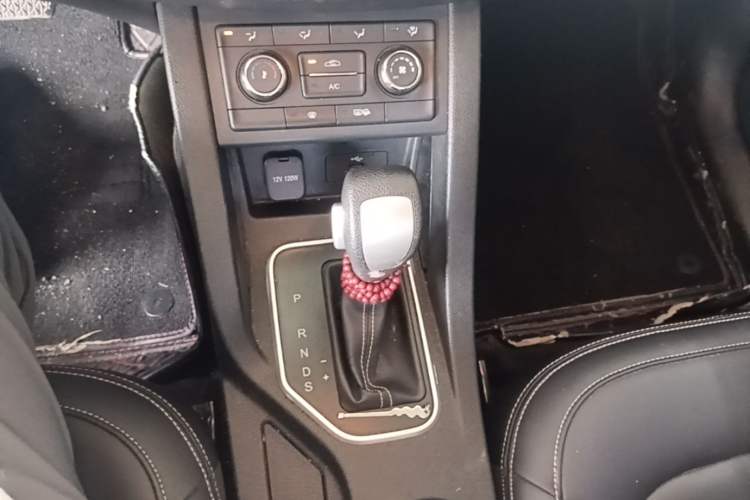 Used Bestune X40 2018 Internet Celebrity Edition 1.6L Automatic Luxury Version Gear Lever