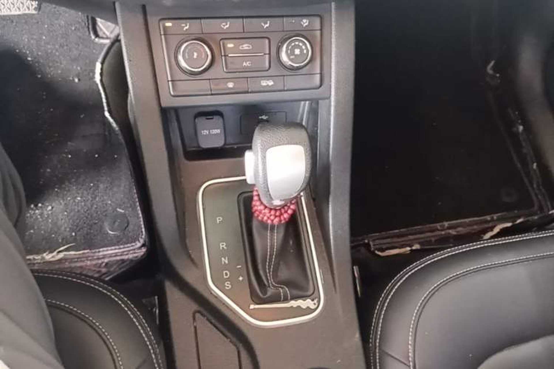 Used Bestune X40 2018 Internet Celebrity Edition 1.6L Automatic Luxury Version Gear Lever