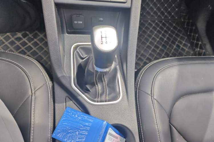 Used Bestune X40 2018 Internet Celebrity Edition 1.6L Manual Luxury Version Gear Lever