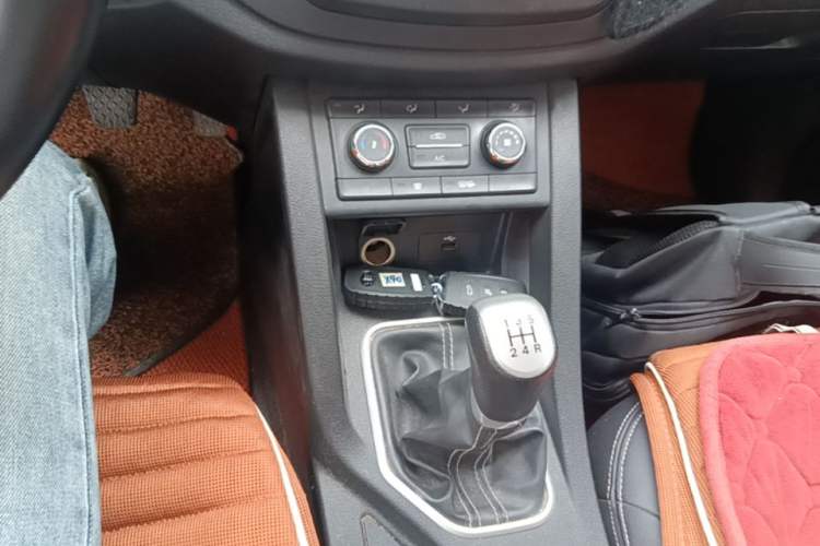 Used Bestune X40 2018 Internet Celebrity Edition 1.6L Manual Luxury Version Gear Lever