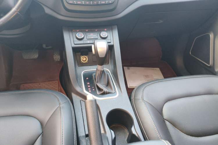 Used Bestune X40 2018 Internet Celebrity Edition 1.6L Automatic Luxury Version Gear Lever