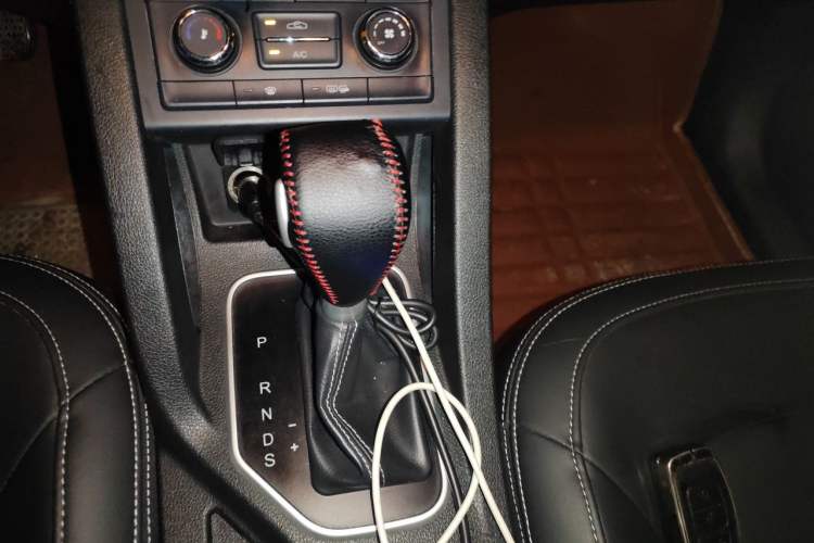 Used Bestune X40 2018 Internet Celebrity Edition 1.6L Automatic Luxury Version Gear Lever