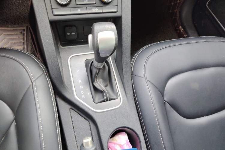Used Bestune X40 2018 Internet Celebrity Edition 1.6L Automatic Luxury Version Gear Lever