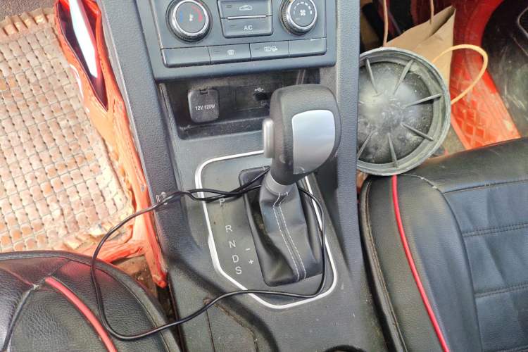 Used Bestune X40 2018 Internet Celebrity Edition 1.6L Automatic Luxury Version Gear Lever